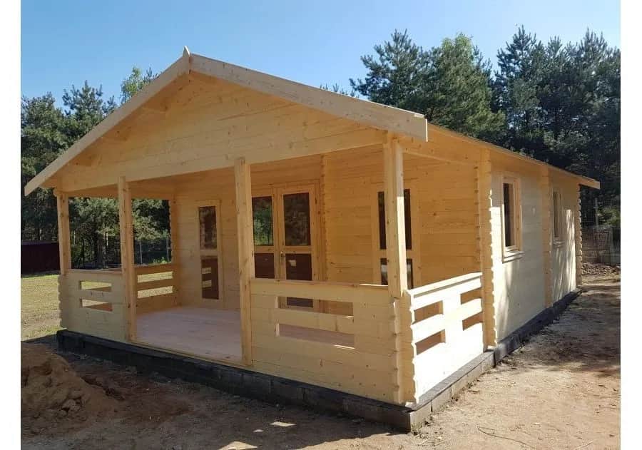 Tanie sposoby na obicie domku na działce - najtańsze materiały i porady