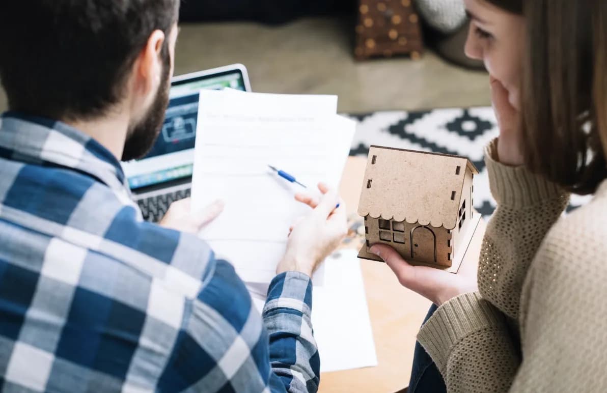 Kupno domu na licytacji komorniczej – okazja, której nie warto przegapić