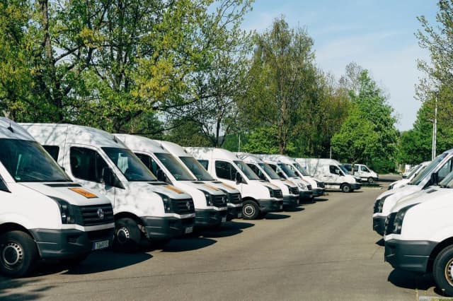 Ile kosztuje wynajem busa z kierowcą? Zaskakujące ceny i czynniki wpływające