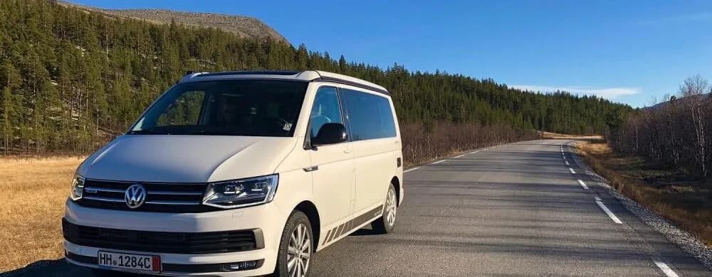 Ile kosztuje wynajem busa? Sprawdź ceny i uniknij wysokich kosztów