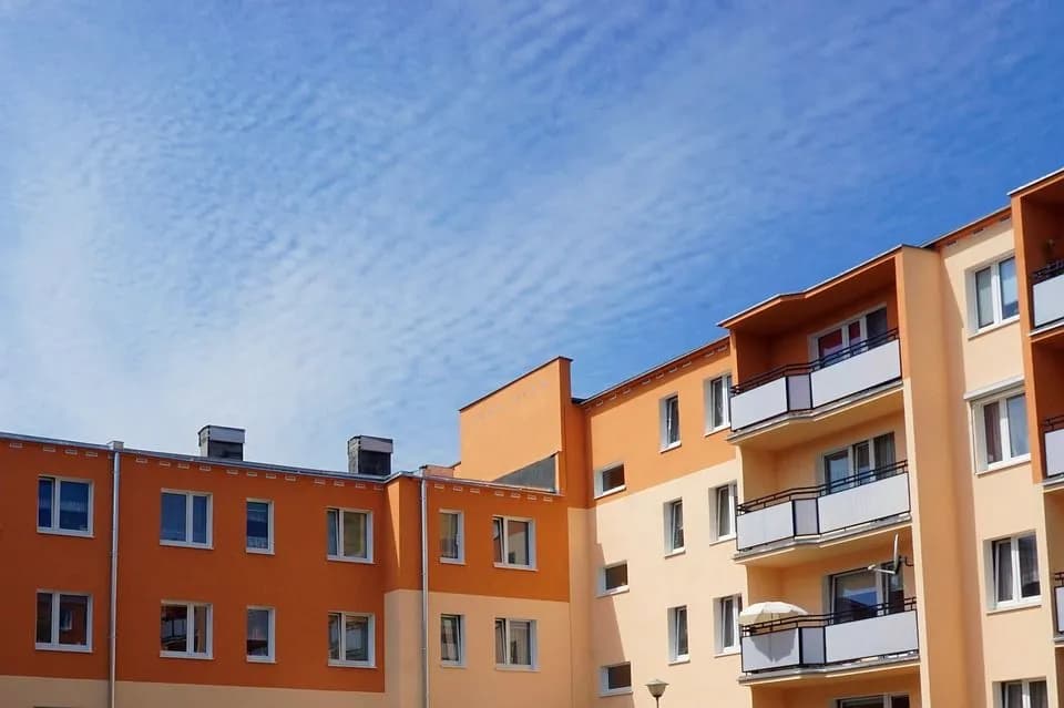 Kiedy płaci się kaucję za mieszkanie? Oto co musisz wiedzieć