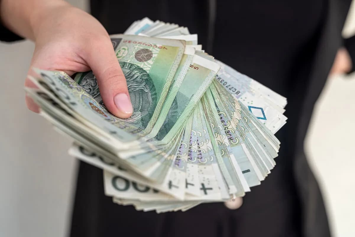 Czy właściciel mieszkania może podnieść czynsz w trakcie umowy? Sprawdź prawa lokatora