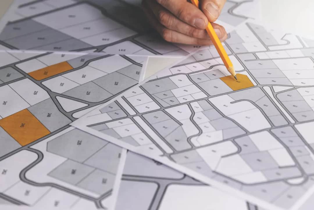 Ile kosztuje scalenie działek? Sprawdź ukryte koszty i opłaty